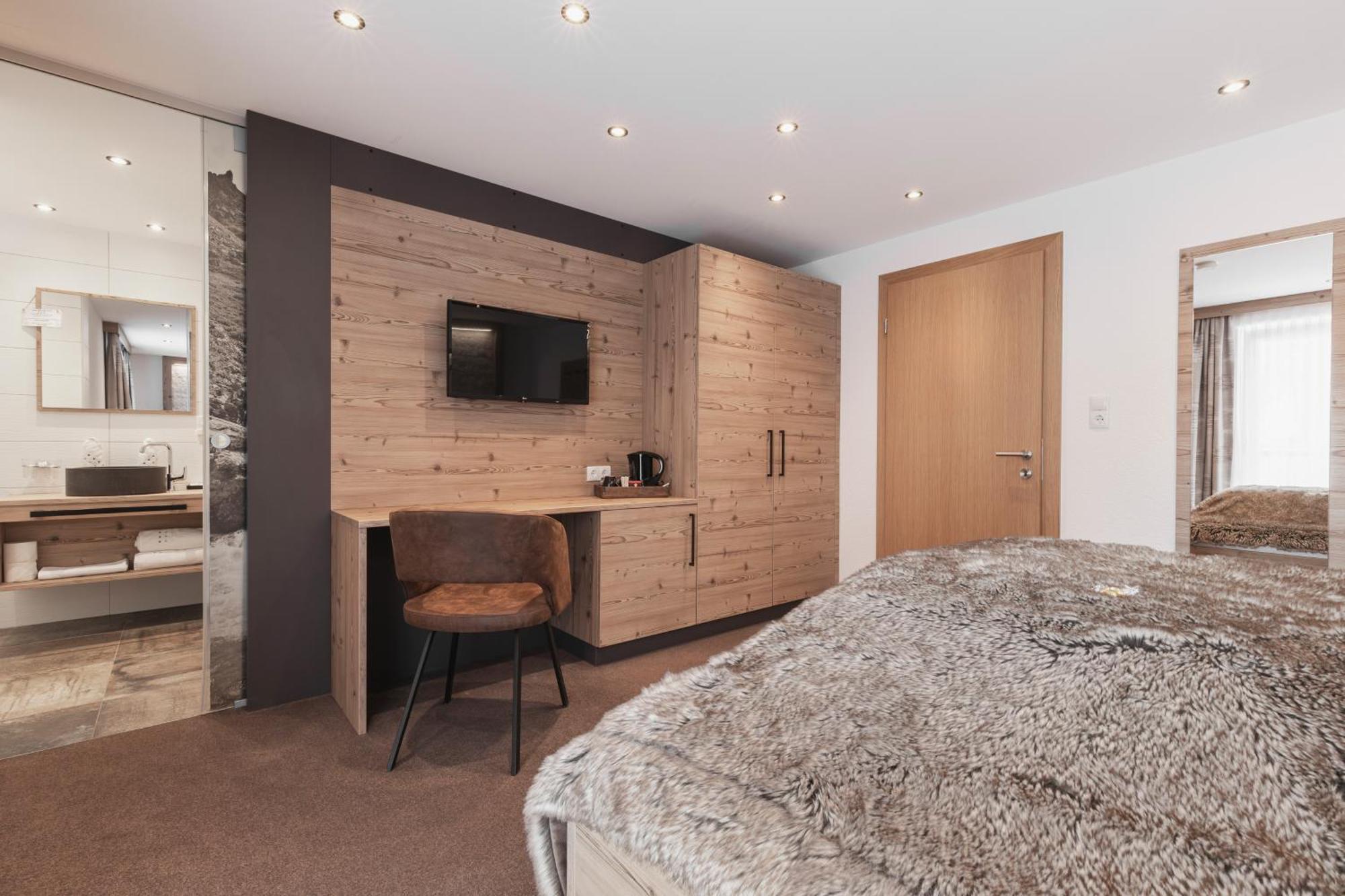 Standard Double Room Balcony,1601693056:JPEG