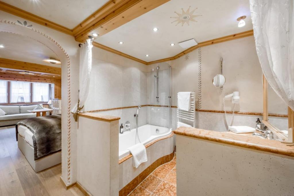 Classic Double Room,1652757220:JPEG