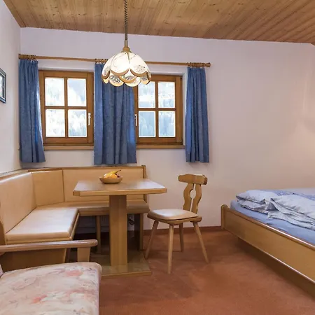 Apart Lukas-2